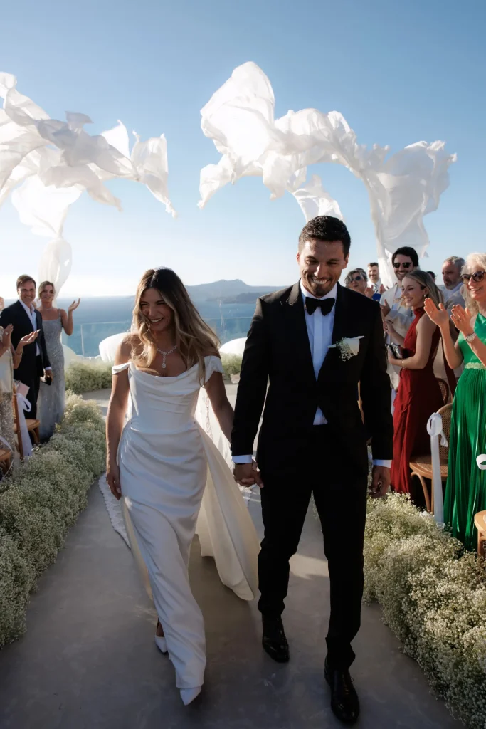 modern luxury wedding ceremony santorini caldera25jpg